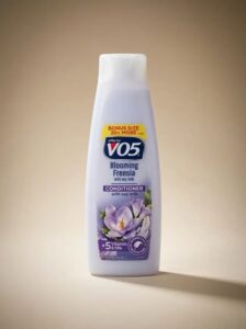 VO5 Blooming Freesia Conditioner with Soy Milk (Bonus size)